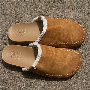 Billabong Brown Suede Slippers with White Lining